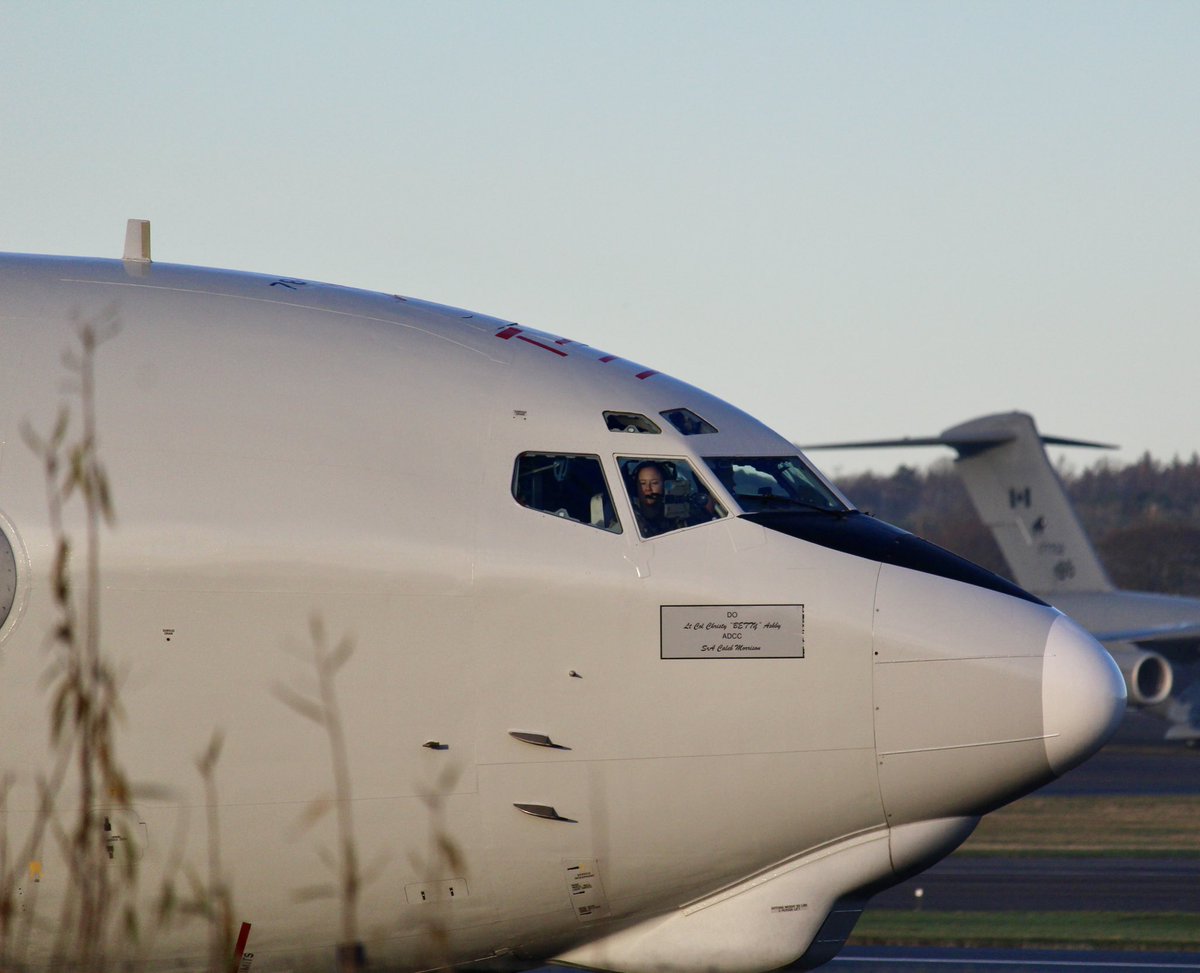 frantic_gold's tweet photo. Taxiing out for departure at PIK today, #USAF 🇺🇸 #E3B Sentry 78-0578 #NOVA02 #planespotting #avgeek #SpottingFromTheMound https://t.co/VWK2tuCeZb
