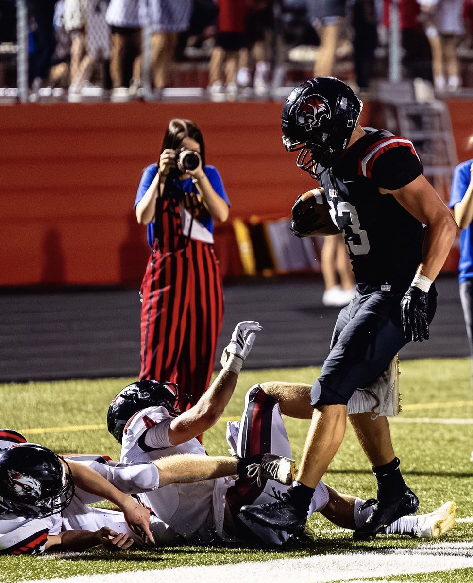 9-2 
District Champions
Offense:
328 Car (🥇 in the state) 
2263 Yds (🥇in 4a)
6.9 YPC
28 TDs (🥇 in 4a)
4 Rec
48 Yds
Defense:
44.5 TOT
33 Solo
2 Sack
10 TFL
3 FF
3 PBU 
hudl.com/v/2QmPCP