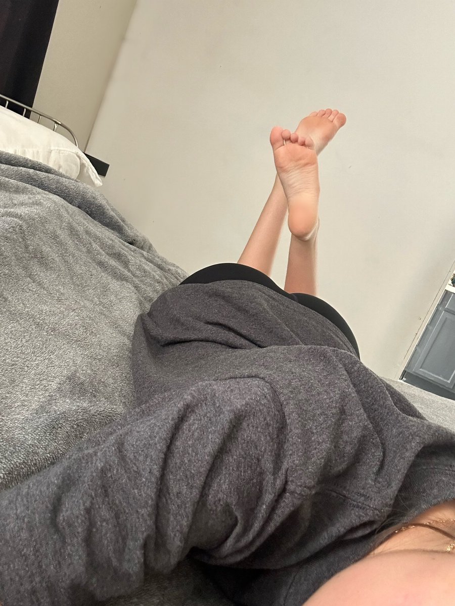 Where did you look first?🫣

piggies paypig domme atm drain wallet blackmail sph humiliation whalesub sub feet foot fetish toes