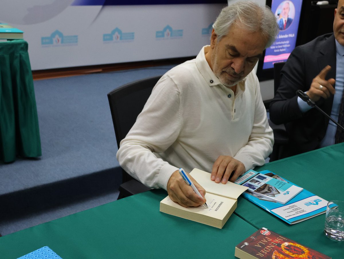 Yazar, Divan Edebiyatı Araştırmacısı ve Cumhurbaşkanlığı Kültür ve Sanat Politikaları Kurulu Başkanı Prof. Dr. İskender Pala, Almatı programı çerçevesinde Avrasya Araştırma Enstitüsü'nü ziyaret ederek Enstitü personeli ile bir söyleşi gerçekleştirdi.

<a href="/simsek65/">Muhittin Şimşek</a>
<a href="/nacigenc/">Naci GENÇ</a>
<a href="/SBeylur/">sbeylur</a>