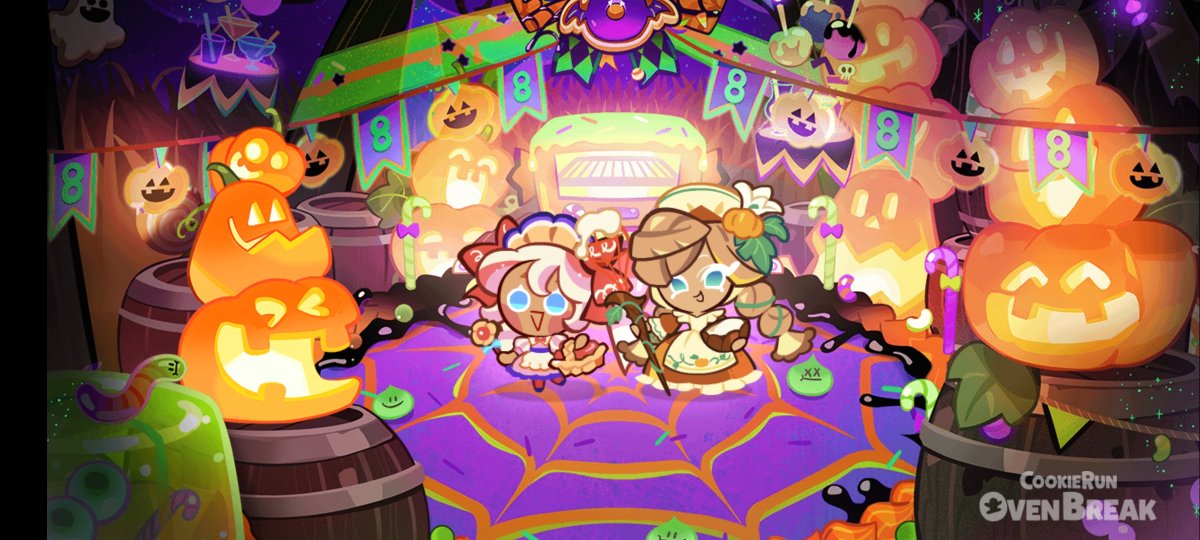 My adorable little cookies in their little costume😍❤️🥰