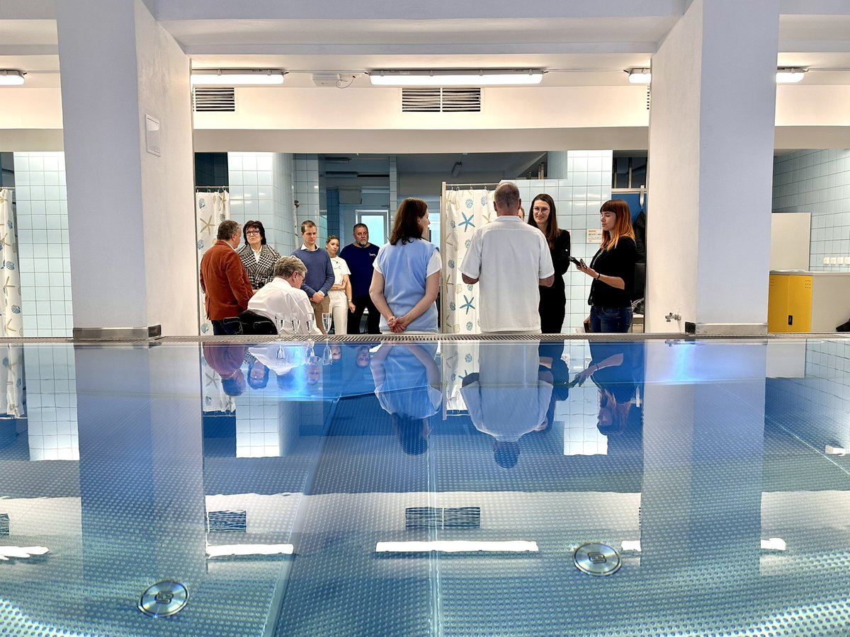 NemLiberec's tweet image. Dnes jsme slavnostně otevřeli kompletně zrekonstruované oddělení #rehabilitace. Velká rekonstrukce za téměř 12 mil Kč zahrnuje nový nerezový #bazén, lékařskou ambulanci, recepci pro objednávání pacientů, prostory pro elektroléčbu, masáže a bezbariérové WC.
#liberec #nemocnice