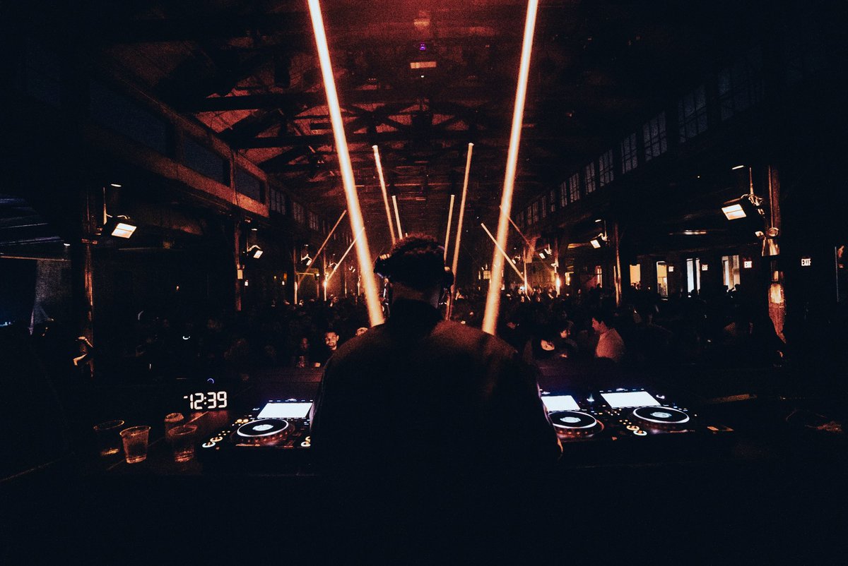 calebcalloway3's tweet photo. Back like I never left 🤝 BKLYN cc @MarcKinchen 🫶🏾 https://t.co/OJcdm8RqED