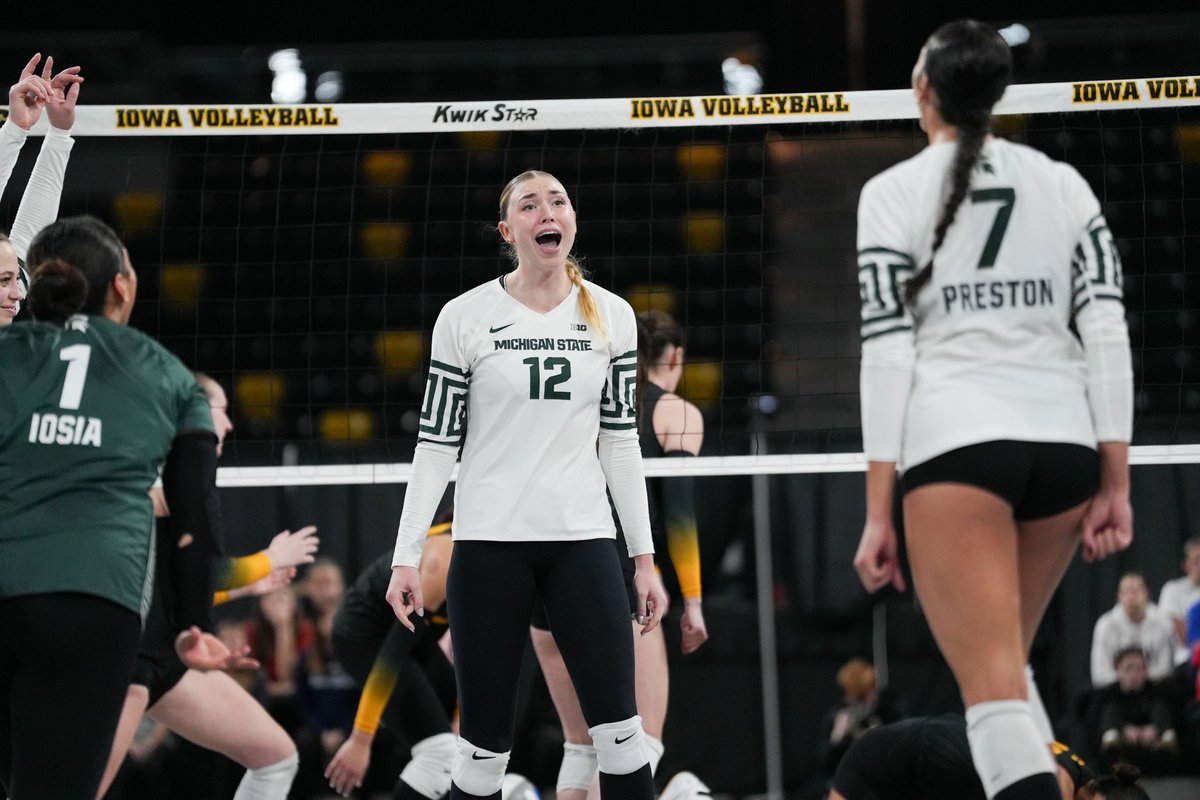 LeahJohnson_VB's tweet photo. Training to peak

All season Team 53 has been getting better and better, with a rivalry win at home followed immediately by a sweep on the road, all that hard work is showing up B1G time.. what an incredible group to do the hard with

#gogreen 
#setthestandard
#servegrowhonor https://t.co/d7TzmLbfdo
