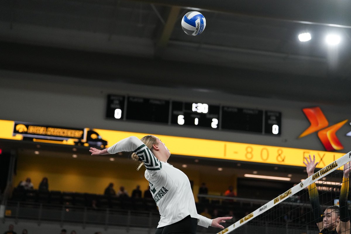 Training to peak

All season Team 53 has been getting better and better, with a rivalry win at home followed immediately by a sweep on the road, all that hard work is showing up B1G time.. what an incredible group to do the hard with

#gogreen 
#setthestandard
#servegrowhonor
