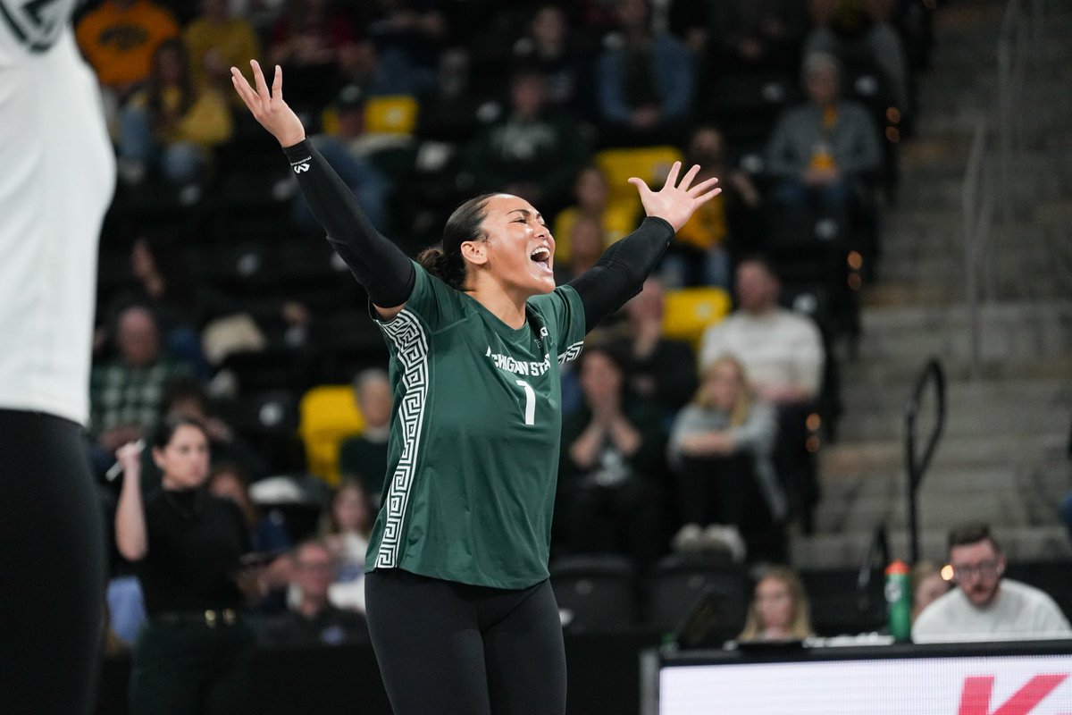 LeahJohnson_VB's tweet photo. Training to peak

All season Team 53 has been getting better and better, with a rivalry win at home followed immediately by a sweep on the road, all that hard work is showing up B1G time.. what an incredible group to do the hard with

#gogreen 
#setthestandard
#servegrowhonor https://t.co/d7TzmLbfdo