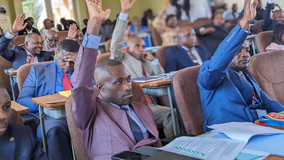 namegabelucky3's tweet image. SUD-KIVU : Le ministre provincial en charge des finances est appelé à s’expliquer par rapport à la gestion des recettes , ce jeudi 21 novembre 2024 , à la séance plénière suite à une question orale avec débat adressée par le député provincial élu de Kalehe #LEBON FUNGULO .