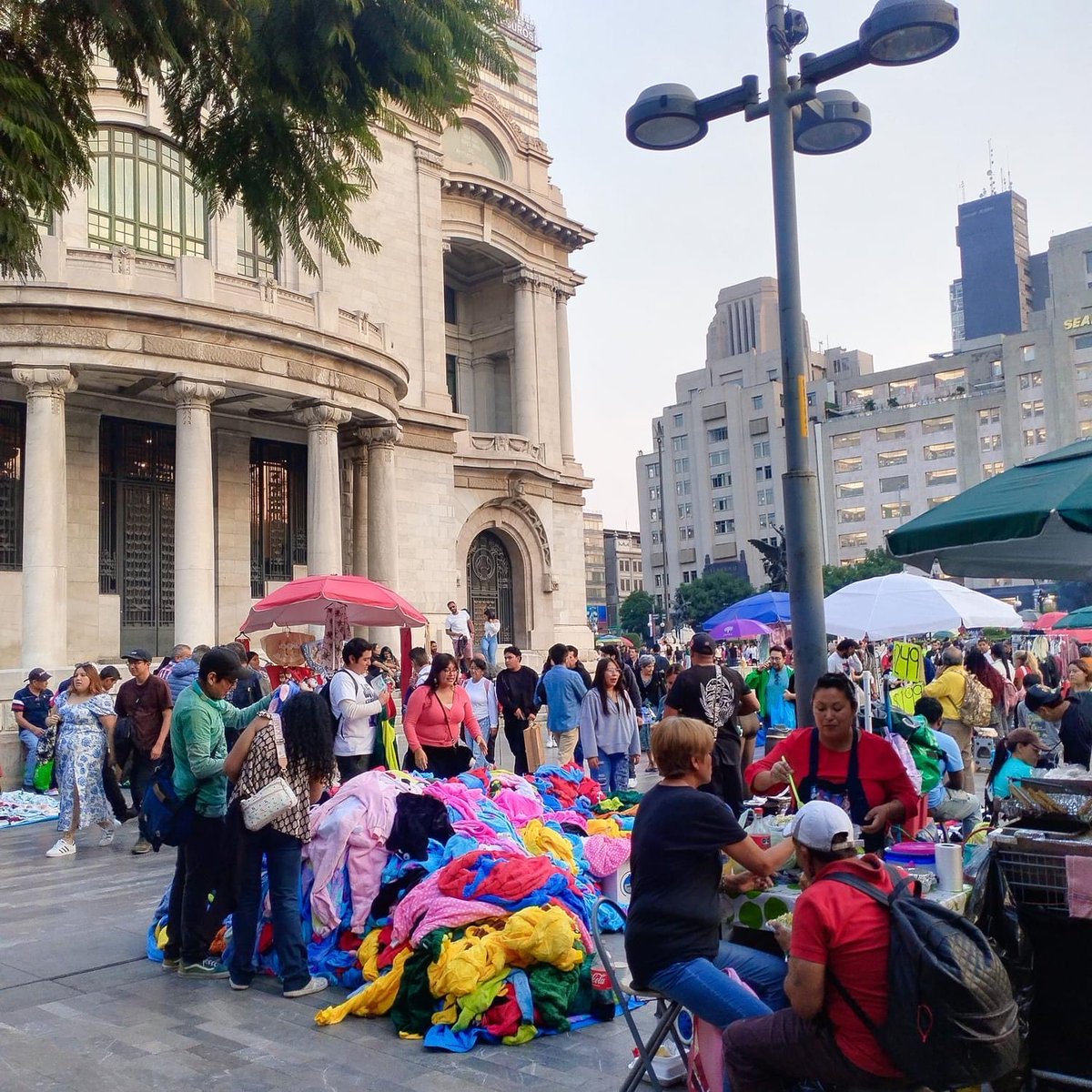 Qué puto horror.

La tianguización de México, un retrato de todo el país.
