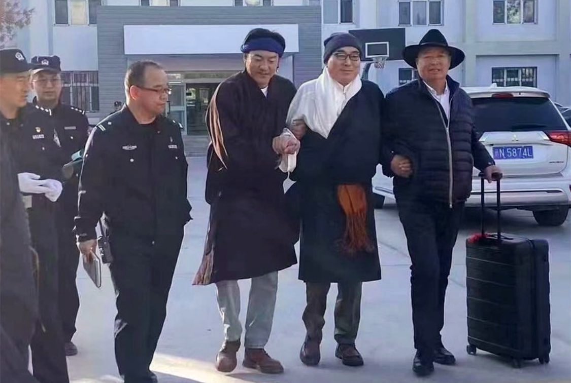 El pres polític tibetà Karma Samdrup va sortir ahir d’una presó xinesa on ha estat empresonat durant 14 anys acusat d’atemptar contra la seguretat de l’estat xinès, un eufemisme del règim xinès per referir-se a la lluita per la llibertat del Tibet.
Això no ho veureu als mitjans.