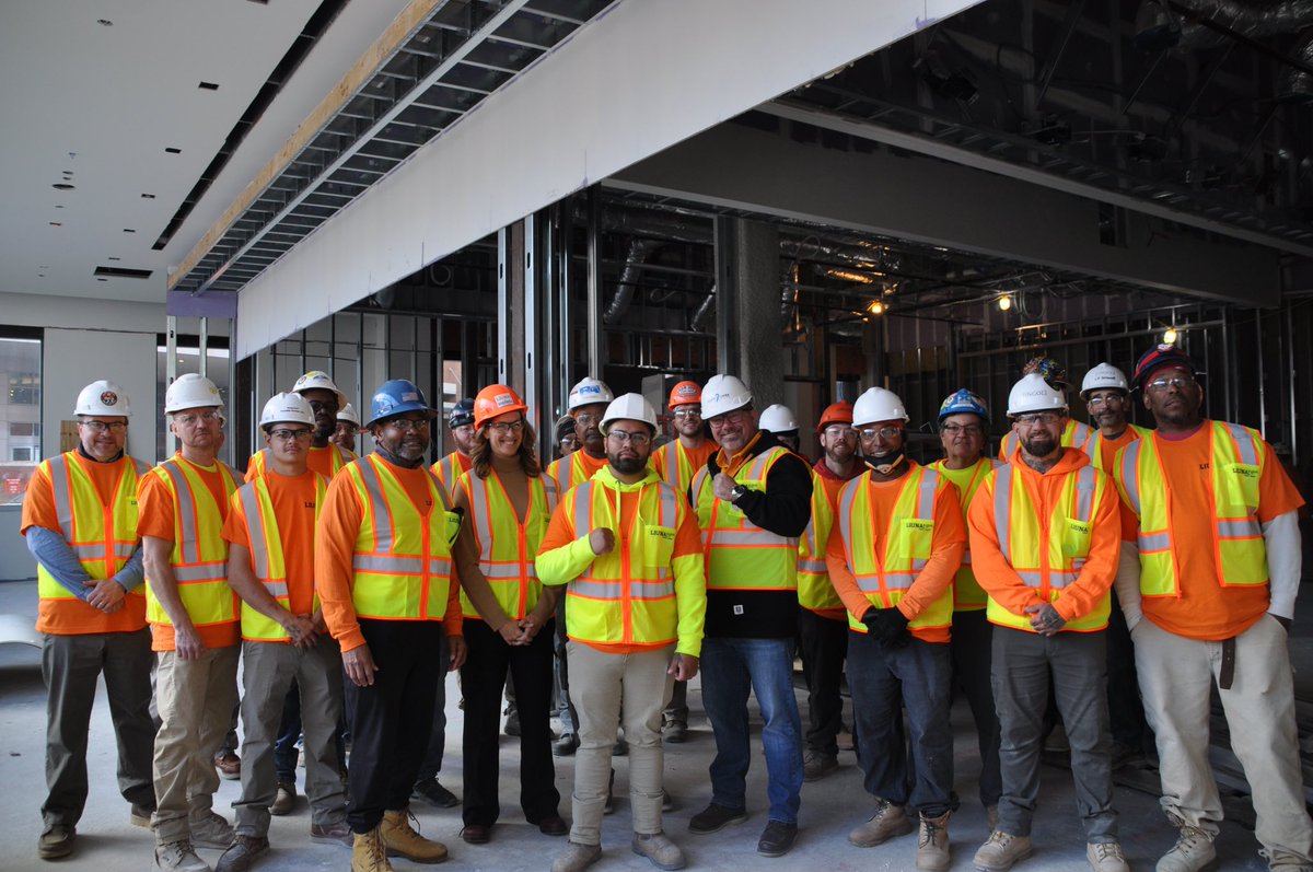 MikieSherrill's tweet image. In New Jersey, we are innovators, inventors, and builders.

@LiUNAEasternReg is carrying that spirit of progress forward in New Brunswick, where union workers are building a state-of-the-art cancer treatment center.

Organized labor is critical to our mission to move our state