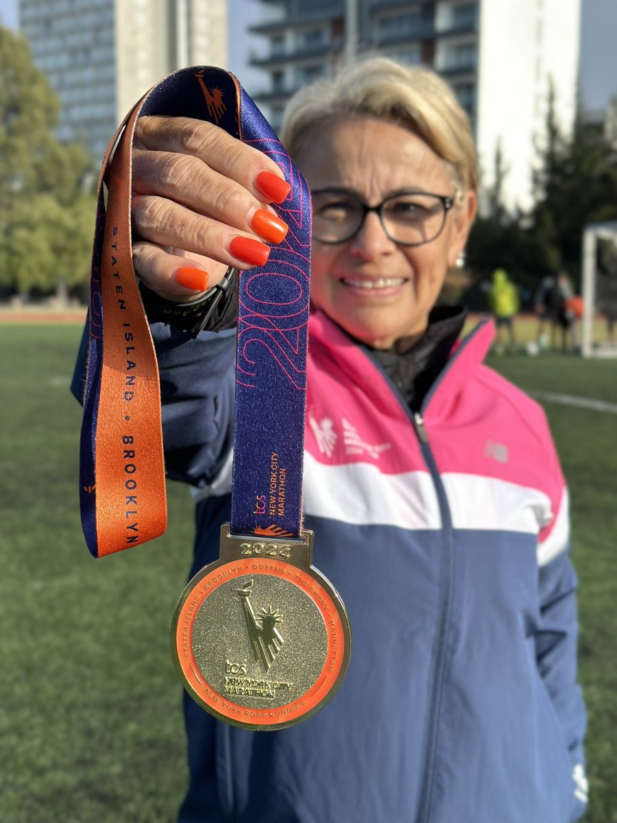 Glacue64's tweet photo. Amigos #FelizMartes
Volviendo a modo normal
Presumiendo medalla con
el mejor #coach
@CesarSimoniRosa
Agradecida por una
#Metalograda
#misioncumplida
@logrartusmetas
@ComuniRunners
@ManicomioRunner
@MeEncantaCorrer
@CorroAMiPaso
Gracias @CesarSimoniRosa https://t.co/6WWRMzwjDu