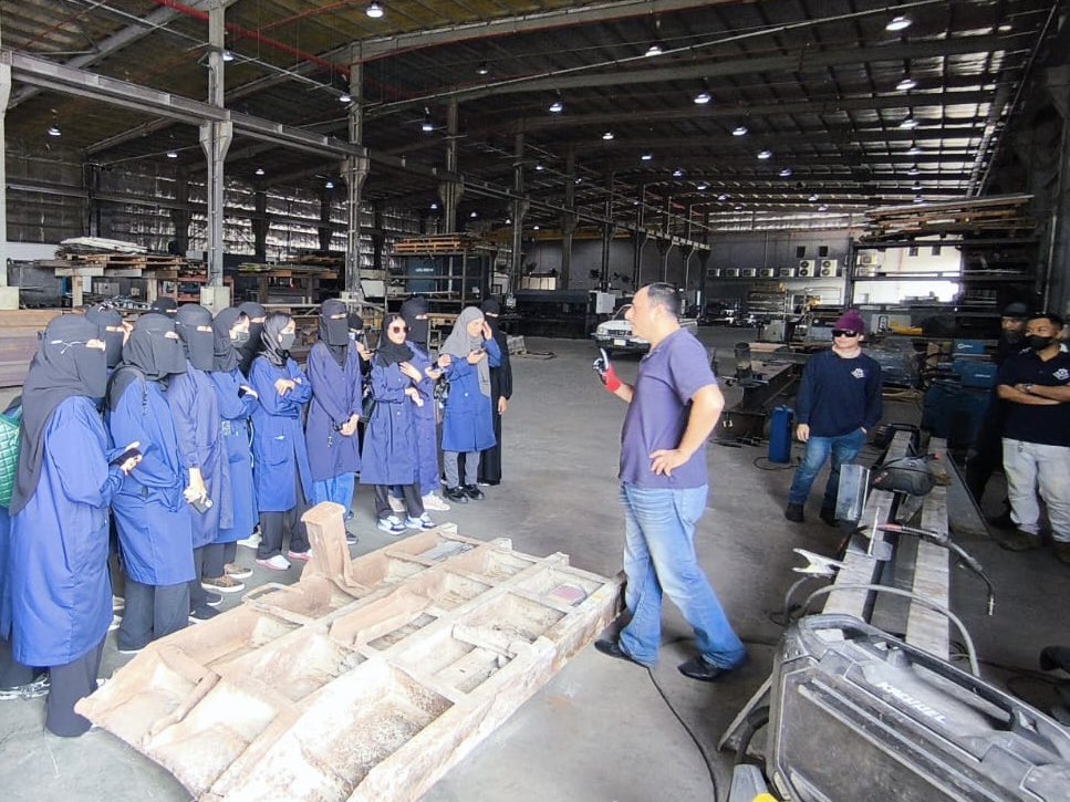 hd_lii's tweet photo. Visiting شركة كل المعادن للصناعة | All Metals Industrial Company in Jazan
I saw advanced machinery in action and a skilled team
It was inspiring to see how advanced technology and human talent come together seamlessly

@All_Metals_Co 
@JazanU_CEC 
@JazanUniversity https://t.co/8KU8qLyaZn