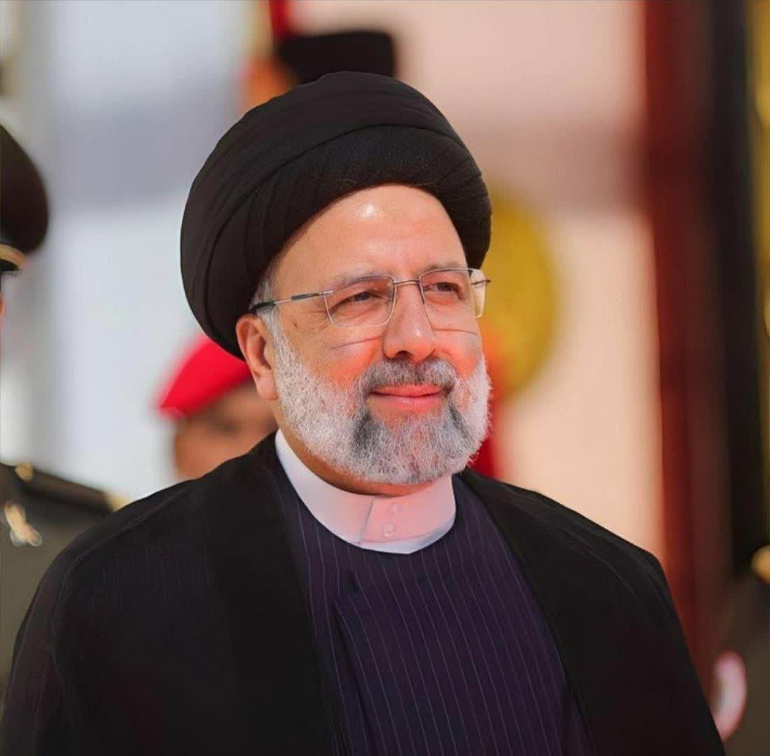 این امیر کبیر ۳ سال در بدترین شرایط 
کشور را اداره کرد
حرفی از گران کردن بنزین نزد.
الان پزشکیان و کابینه ش تمام حرفشون شده 
گران کردن بنزین
روحت شاد.
سید مظلوم 
#شهید_رئیسی