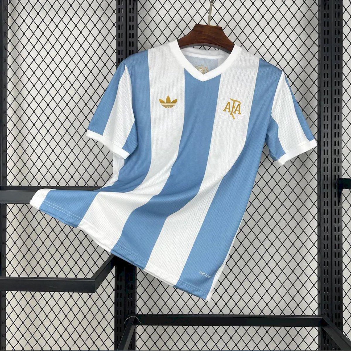 torino_store's tweet photo. 🇦🇷🇦🇷

متوفر الآن وحصرياً 🤩

• تيشيرت منتخب #الارجنتين  - احتفالاً بمرور 50 عاماً على أول تعاون لها مع أديداس، مستوحى من تصميم طقم أديداس للمنتخب في عام 1974😮‍💨💙

• عرض قطعتين والثالثه مجاناً مُستمر على جميع الاقسام 👏🏻

للطلب :👇

https://t.co/mvPLUYHa0F

#Argentina 
#Messi𓃵 https://t.co/mbL4lqE75J