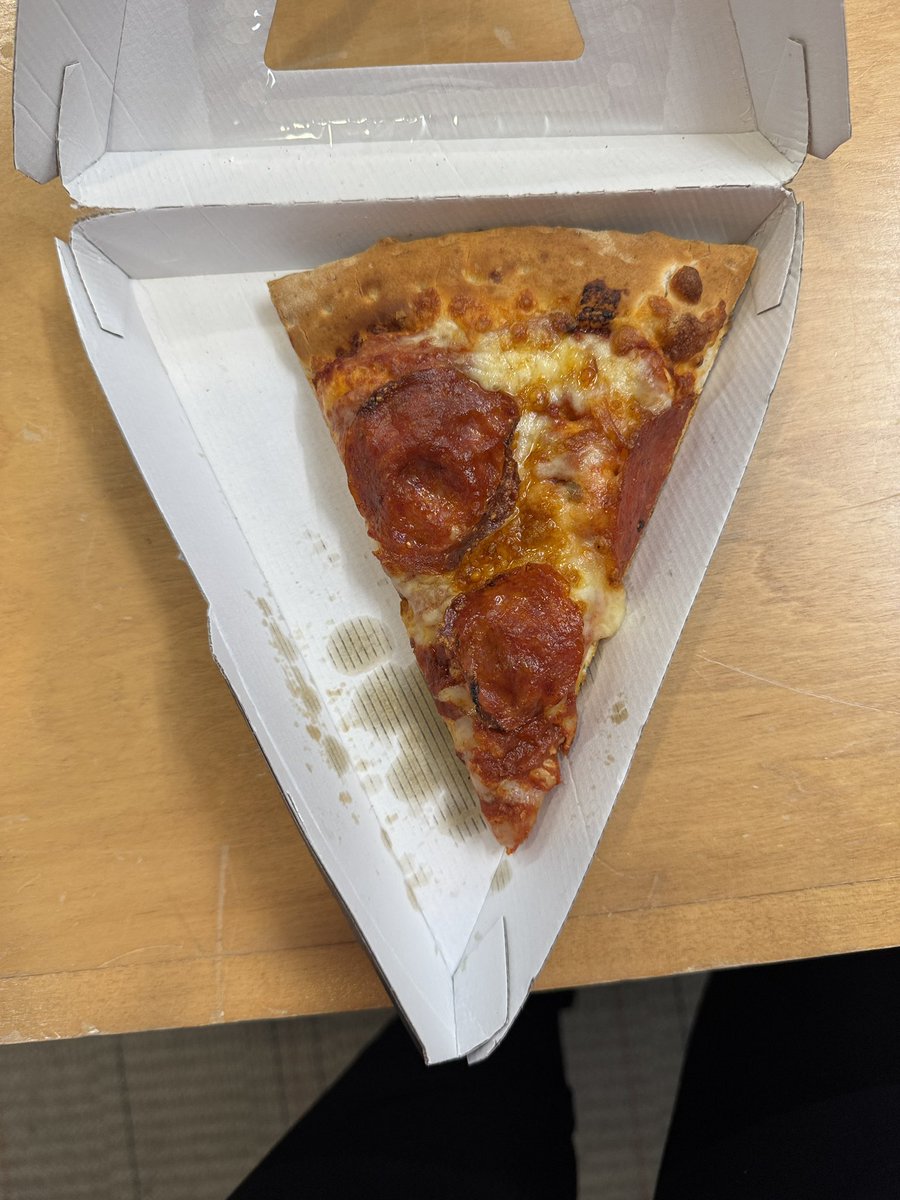 7650Jessica's tweet photo. @QuikTrip might want to rethink “using the same size box for reduced size slices”. Shrinkflation here is waaay too obvious. Think “more subtle”. https://t.co/BKiPIUGpSL
