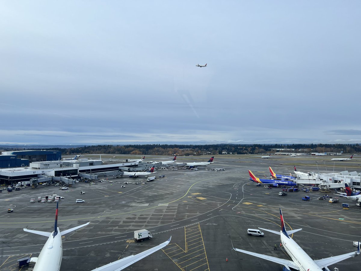 flySEA's tweet image. Breezing through SEA today? Just as you might prepare at home for a forecasted wxr event, we’re getting ready too. Our teams are securing equipment to ensure safety. If you have questions about your flight, please contact your airline directly. And remember, planes like wind. 🌬️