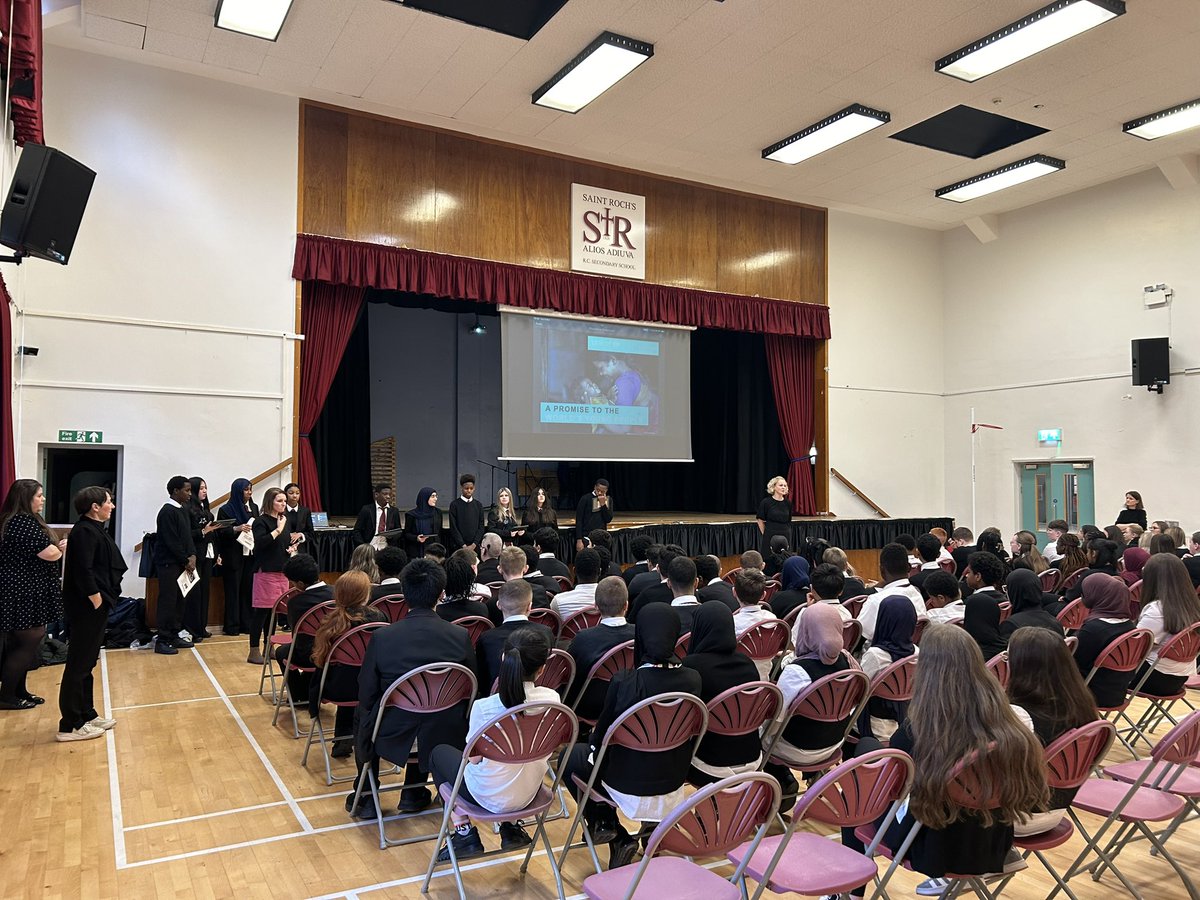 S3 rights ambassadors presenting assemblies on the UNCRC to celebrate rights week⭐️#rightsrespectingstrochs