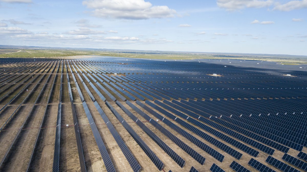 Apex Clean Energy (@apexcleanenergy) on Twitter photo Solar construction powers more than clean energy—it energizes local economies. Each project creates hundreds of jobs and millions of dollars, laying the groundwork for prosperity in the decades to come. Solar construction powers more than clean energy—it energizes local economies. Each project creates hundreds of jobs and millions of dollars, laying the groundwork for prosperity in the decades to come.