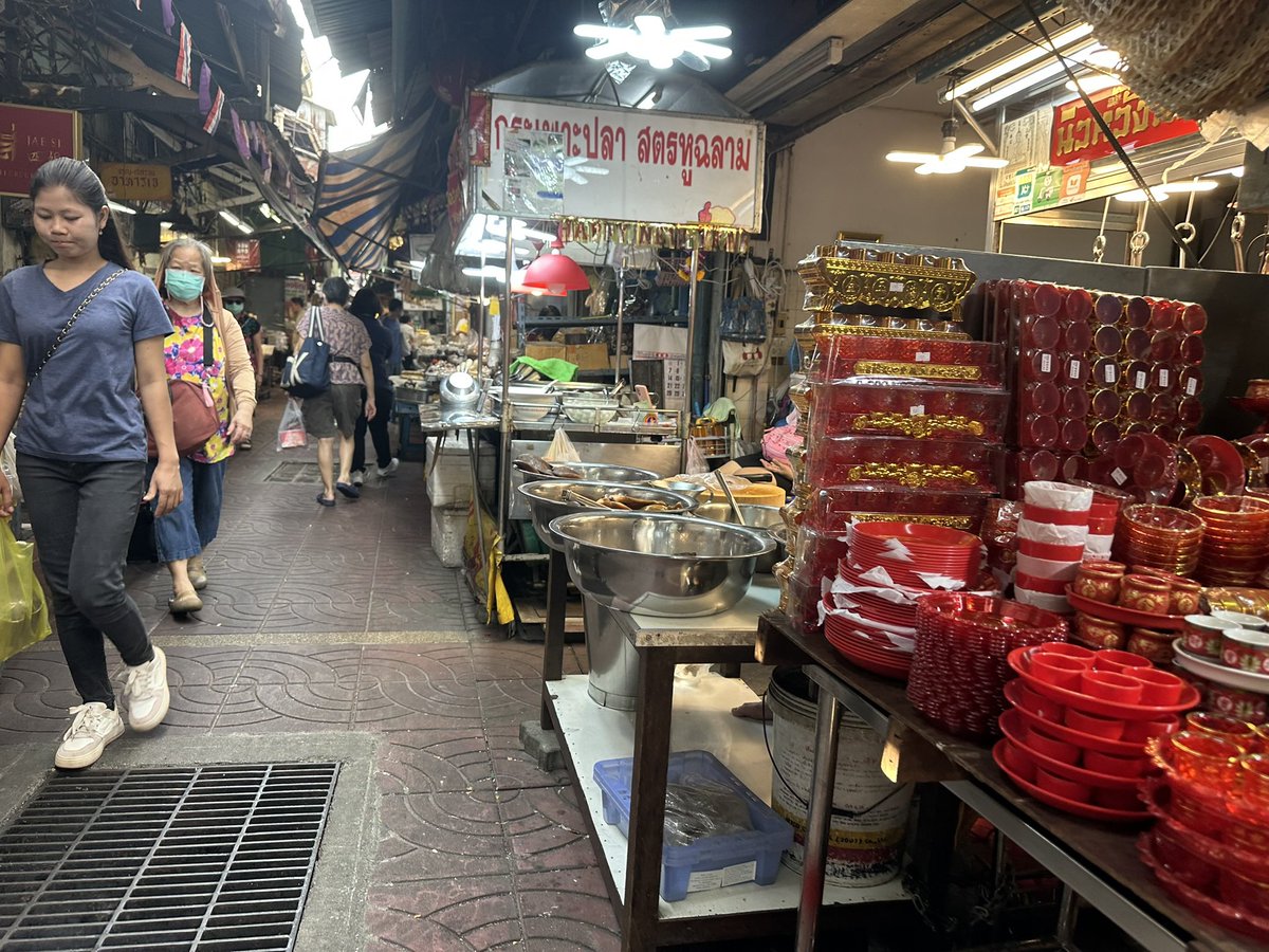 A5 #TRLT Don’t be afraid to go out and explore.  You might find something really interesting.  Bangkok’s Chinatown &amp; its endless market.