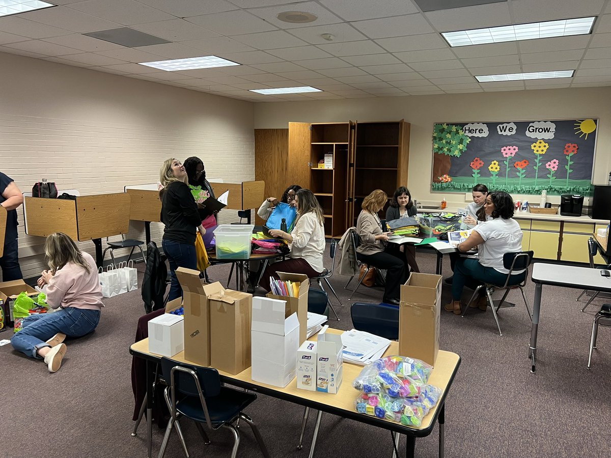 MiddleGaRESA's tweet photo. Great group of special educators (Transition consortium) preparing for the upcoming Transition Resource fair today. Join us for more information about opportunities for students with disabilities after high school. #growingeducators #growingstudents https://t.co/LcYinOubY8