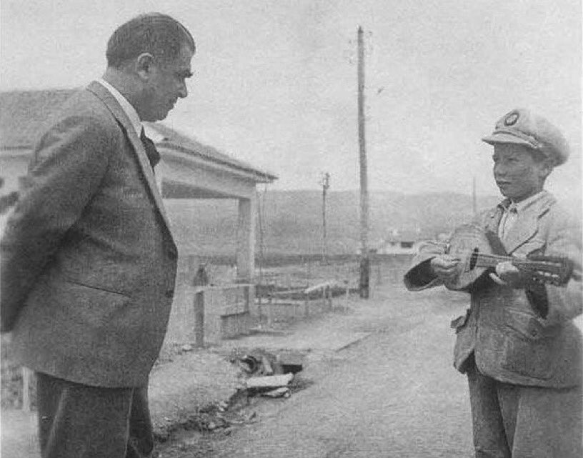 avtalatyalaz's tweet photo. “Hedef güneşe varmak değil, güneş olmak.”

Diyerek, Köy Enstitüleri ile bu topraklarda  eğitim konusunda dolayısıyla yaşamın her alanında bir rönesans dönemi başlatan Hasan Ali Yücel gibi bir Milli Eğitim Bakanından, Yusuf Tekin’e…

Cumhuriyet ve kazanımlarına, bir karşı devrim hâlâ sürüyor. Kul olmaktan, yurttaş olmayı hâlâ sindiremiyorlar…

Muassır medeniyetler seviyesini aşıncaya dek, and olsun ki mücadelemiz hiçbir zaman dinmeyecek!