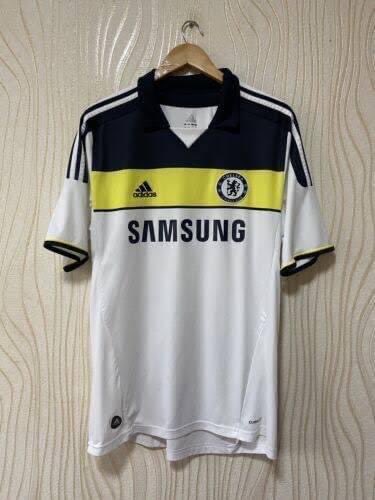 First Chelsea player you think of when you see this away shirt?