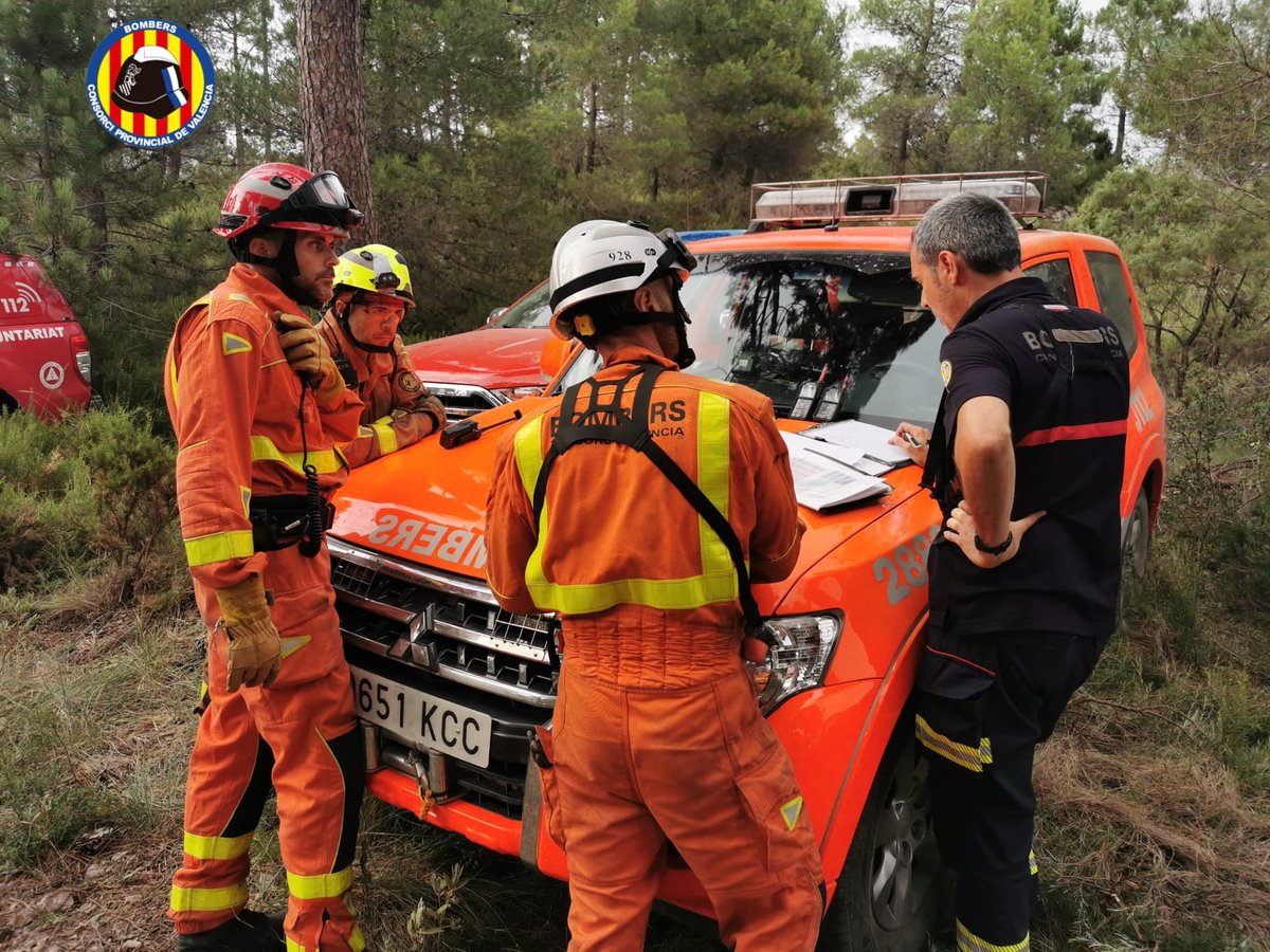 Pero el servicio tiene un PROBLEMÓN:

NO tiene estructura de mando propia. No cuenta con mandos intermedios.

Como lo soluciona la Generalitat Valenciana? Muy facil, "regala" el servicio a las diputaciones provinciales. Bueno, en realidad NO lo regala