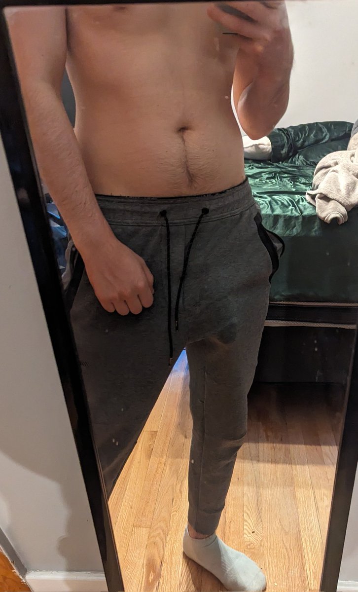 NehmoeGoons's tweet image. Can someone explain to me what all the hype around grey sweatpants is?