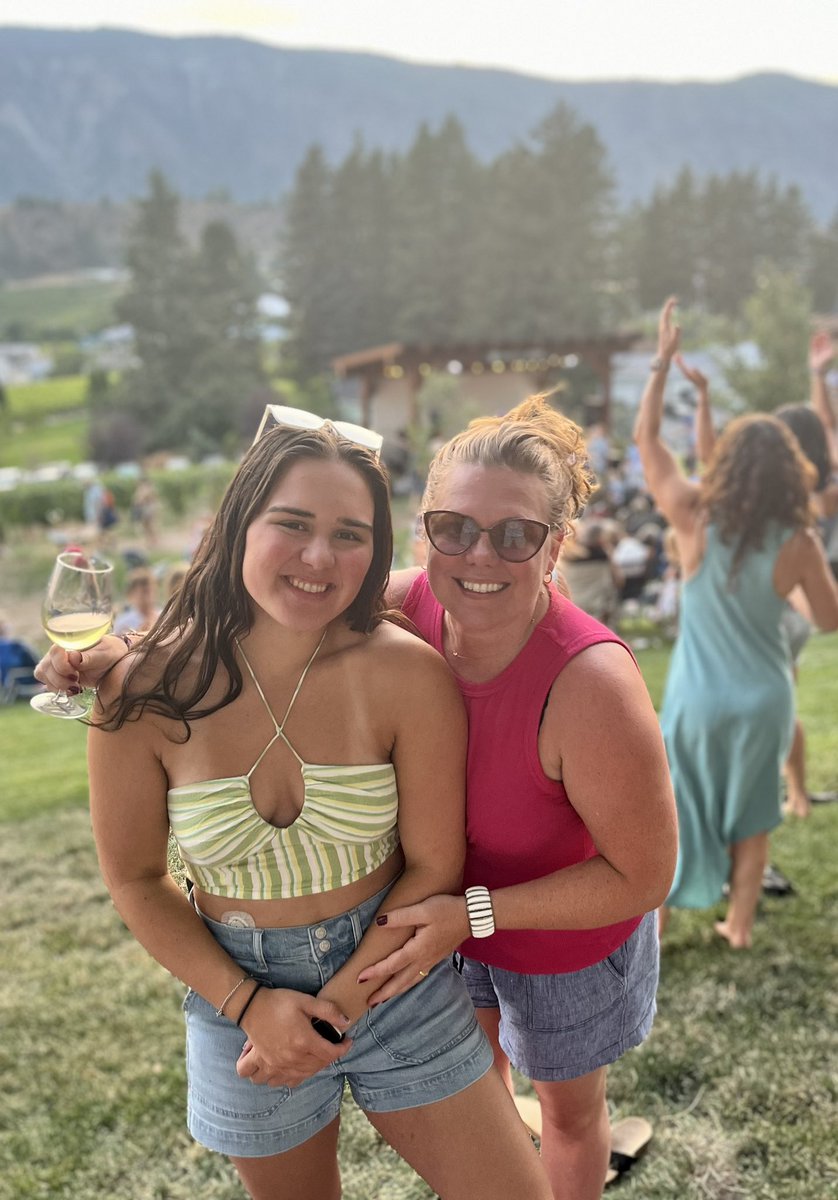 murphyhusky1's tweet image. Happy Diaversary to our amazing, talented, and compassionate Emma Jane! Our lives changed 22 years ago, but since then you have led a life of determination, leadership &amp;amp; inspiration. You are a role model to all those thriving with T1D and to all of us. #typenone #Type1Diabetes