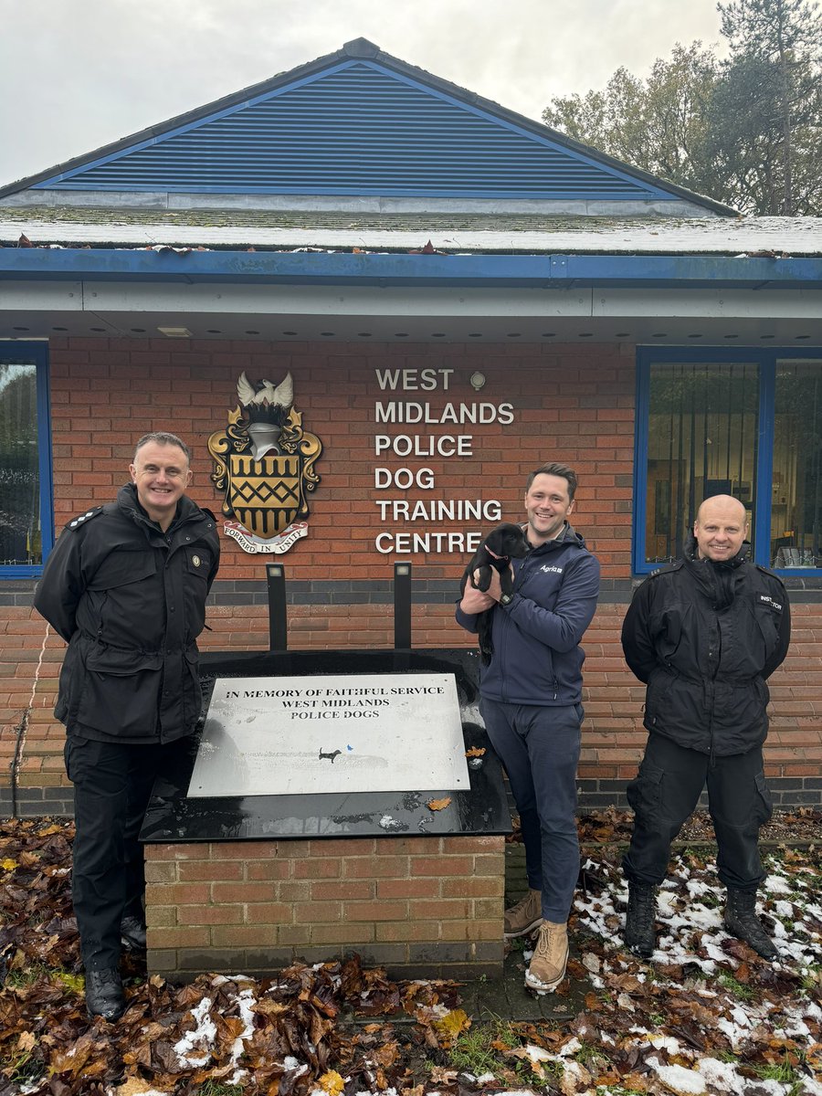 MarkRWalden's tweet photo. What a pleasure it was to visit @WMPDogs - inspiring doesn’t quite cut it! https://t.co/FAbvk9zd5q