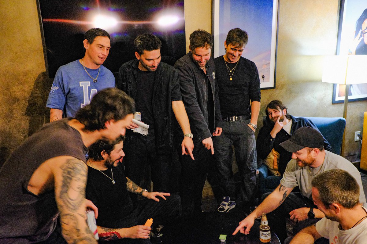 ENTERSHIKARI's tweet photo. We’ve known the @youmeatsix guys for nearly two decades. We’ve played a few shows with them here &amp; there, but we’ve never had chance to tour together, it was a pleasure to have them for the USA / Canada tour. Having friends along can make a long tour so much more fun.🤍 https://t.co/5stjia6OBS