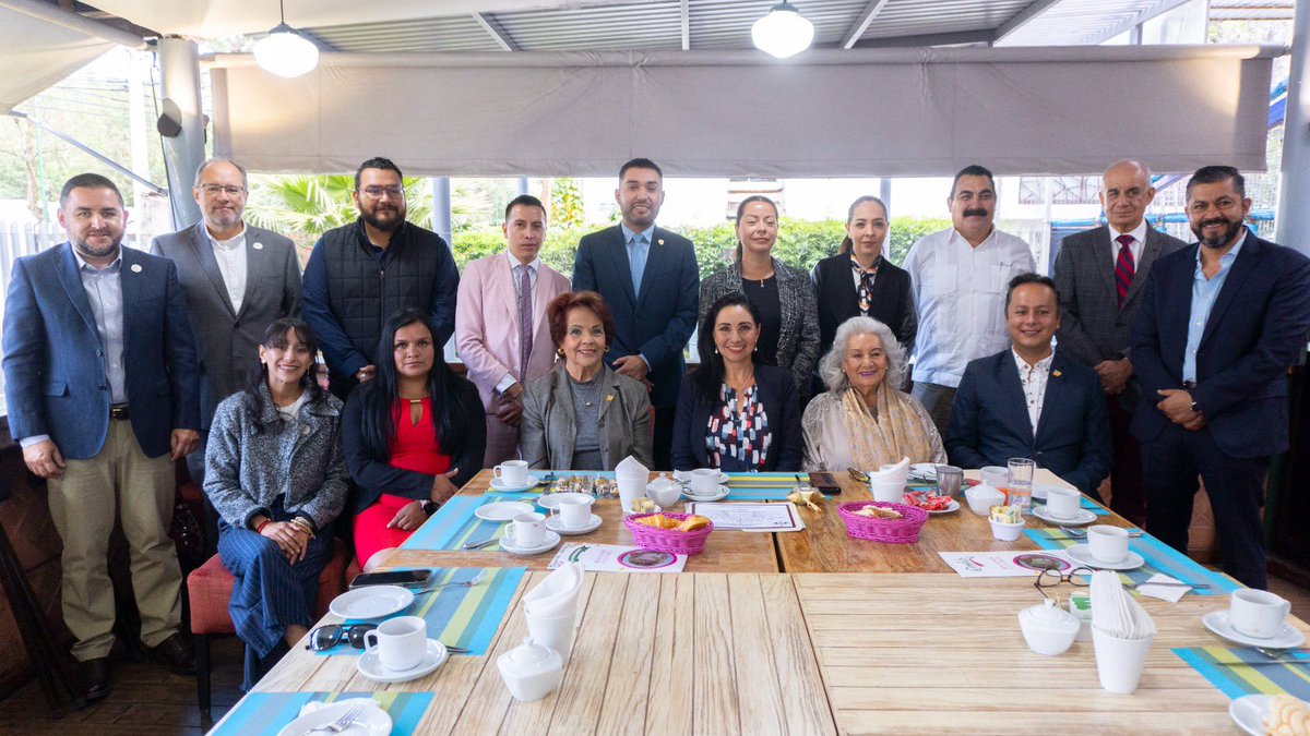 teemichmx's tweet photo. Alma Bahena, Magistrada Presidenta del TEEMICH asistió a la charla mensual de la Barra Michoacana Colegio de Abogados, A.C., y habló sobre, “El quehacer de la materia electoral, retos y perspectivas”, con la invitación de Delia Pérez,  Presidenta de la Asociación Colegiada. https://t.co/q0Y2IZp683