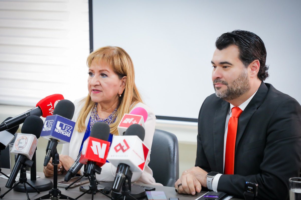 TereGuerraOchoa's tweet photo. En rueda de prensa del GP de Morena, anunciamos la agenda de la semana y a su vez informamos a los medios sobre la próxima visita del gobernador al Congreso del Estado, donde dará continuidad al ejercicio de rendición de cuentas de su Tercer Informe de Gobierno. #MorenaSinaloa https://t.co/ALqcoxyltS