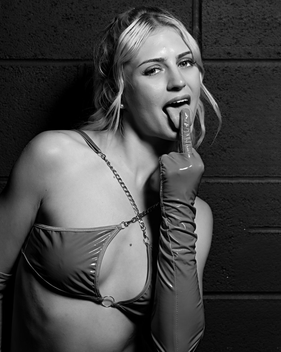 firstadekit's tweet image. The first from a set a while ago with Georgia. The whole session was mainly done hard light. Hope you enjoy and like. More to come. 

In frame: georgia
Studio: @ImageRedMedia 

#model #ukmodel #ukphotography #ukphotographer #modelphotography #blackandwhitephotography #art