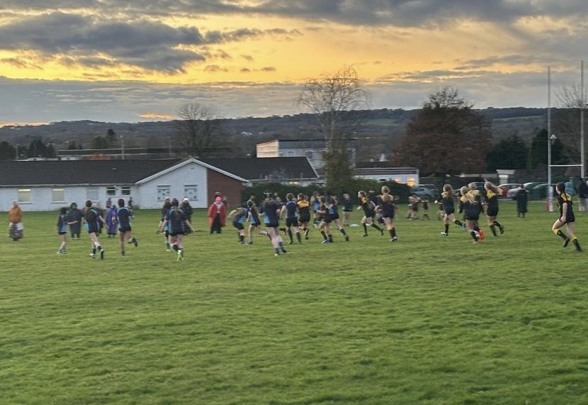 Diolch yn fawr @dyffryn_taf am y gêm cyfroes heno🏉 

Some brilliant talent on show from both year 7 teams💪🏽

YDA 5 cais v YDT 7 cais 

⭐️ y gêm Afa-Haf a Brooke 

Training Monday after school 3:10-4:20 ⬛️🟩🟨