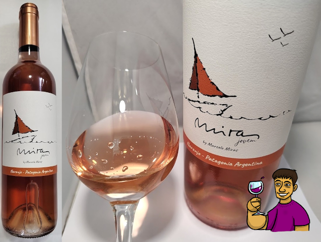 fabianmitidieri.blogspot.com/2024/11/miras-…
Ligero naranjo Patagónico desde Mainqué (Río Negro) que presenta aromas frutados a maracuyá con toques florales. En la boca se comporta vivo, con buen equilibrio y persistencia media.