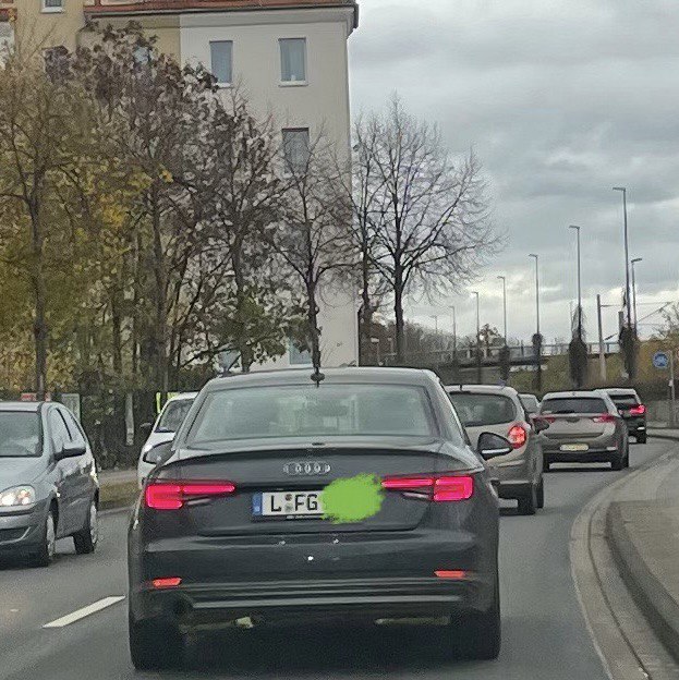 dreamplaycreat3's tweet photo. Spotted this LFG license plate and couldn’t help but think they’re racing straight out of Skiddy Samo @samoyedcoin on @Octo8gaming ! 🚗⚡️ @solana speed—no congestion, just pure vibes. Let’s freaking gooo! #Samoyedcoin #Solana #OctoGames #LFG https://t.co/81yiafwLK8