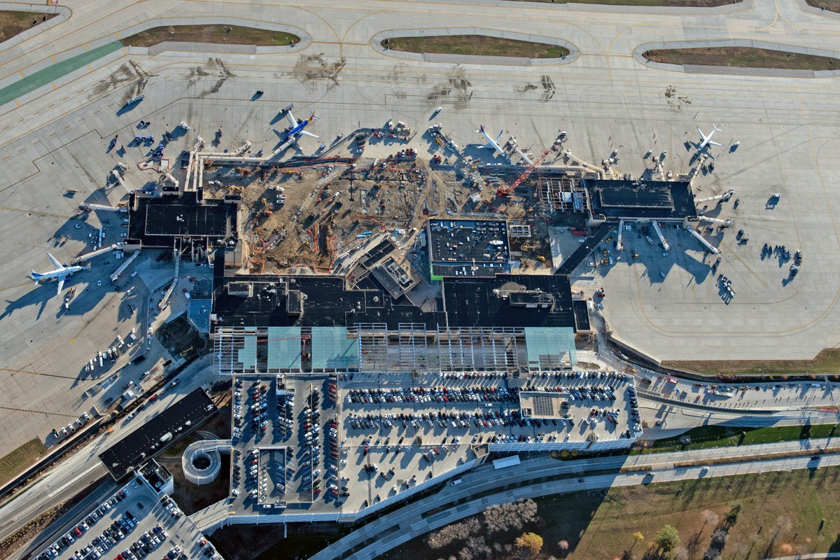 OMAairport's tweet photo. 👀Check out this recent bird’s eye view of the construction progress at OMA. 🏗️ Steel on the new and expanded concourse is going up, glass on the new canopy is coming together, and the new Central Utility Plant is progressing. 👷 #BuildOMA https://t.co/d4RLPoSZl8