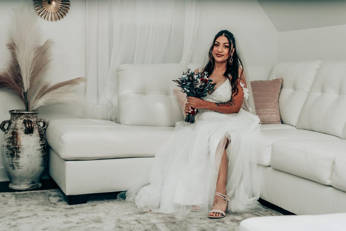 ac_arts_studio's tweet photo. 😍🤍💍🫶🏽🥰

📸: Molina Photography 

#TheWashingtons #weddingnight #wifey  #hubby https://t.co/LxG9JtXgXL
