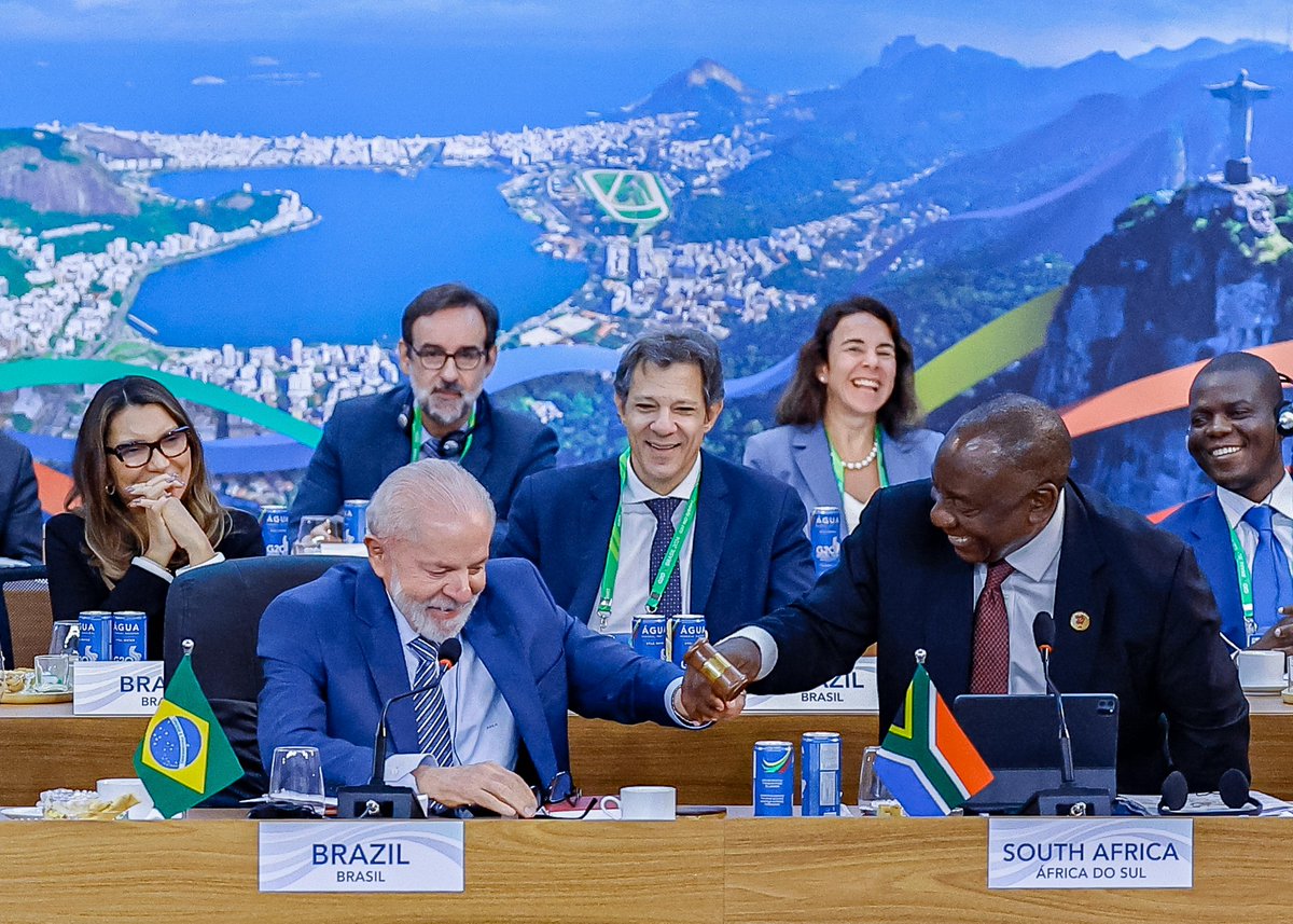 g20org's tweet photo. 🌍 Next stop for the G20: South Africa! 🇿🇦 This Tuesday (19), Brasil ends its G20 presidency with important progress made towards building a fairer and more sustainable world. The country officially handed over the presidency of the forum to South Africa, its successor in 2025. https://t.co/QOS1iJQeG8