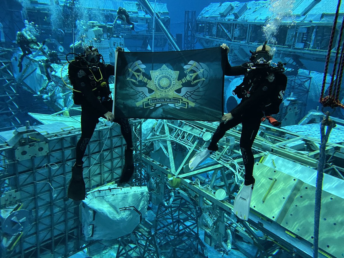 HCSOSWAT's tweet image. @NASA Neutral Buoyancy Lab! 🇺🇸