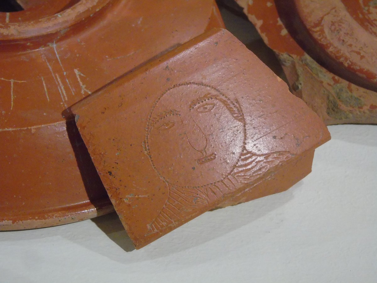 A fragment of #Roman terracotta pottery, into the surface of which someone a incised a sketch portrait of a man, some 1900+ years ago - a very round-headed bald man, with a big nose &amp; bushy eyebrows. This is one of my favourite pieces of ancient graffiti! #Archaeology