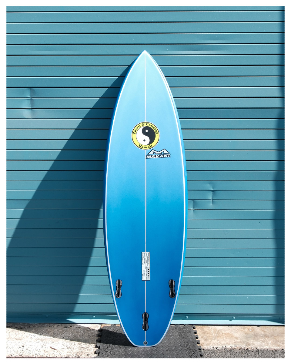 tcsurfdesigns's tweet image. This Afterburner by @makani_shapes lookiing extra icy with the cool blue flames. A fan favorite for average to good surf conditions. 5'10"x19 3/4"x2 3/4", 33.50L

#customsurfboards #madeinhawaii #stokeandaloha #surfboards #surfing