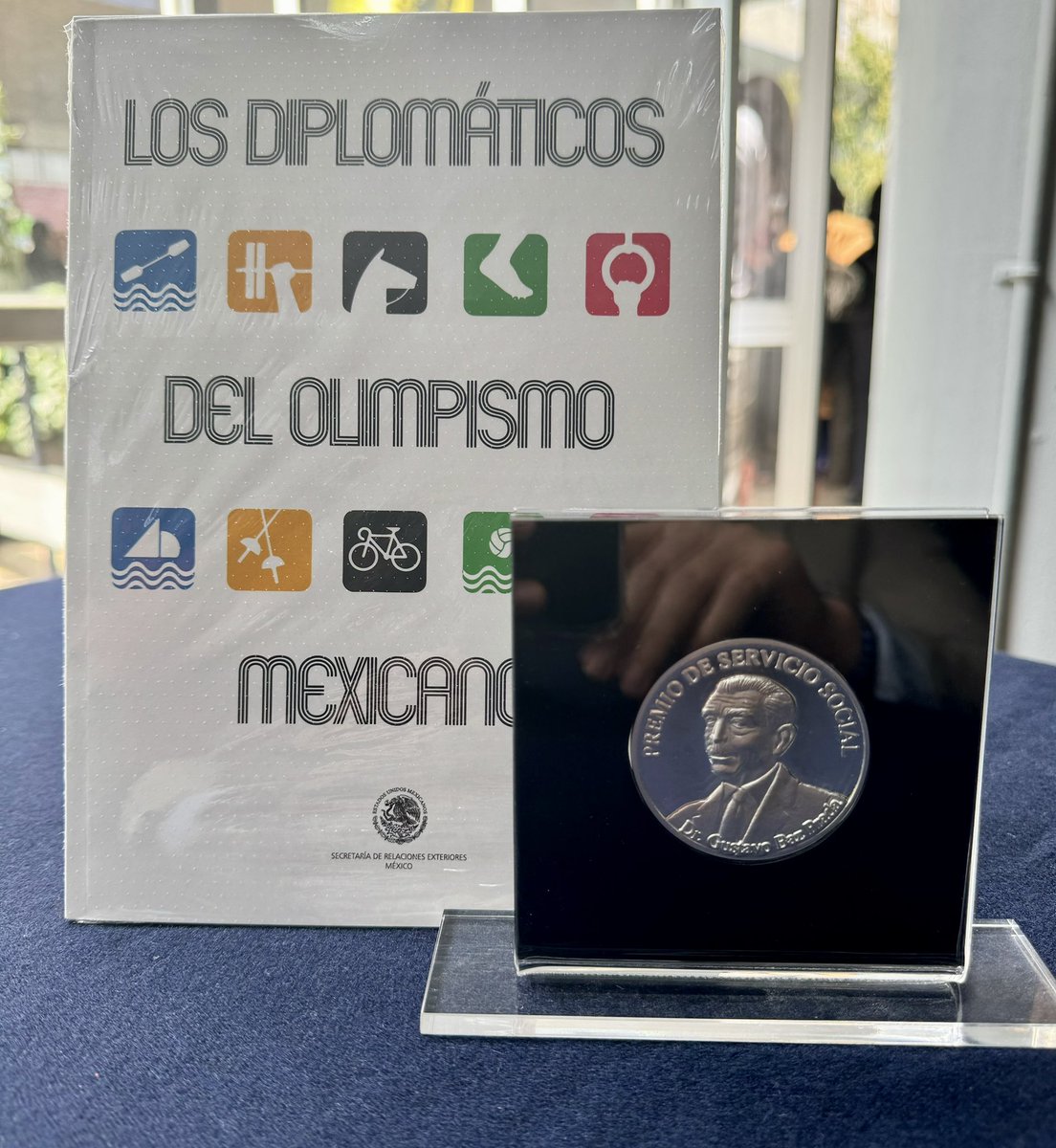 Jaen Olivares (como alumno) y Erik Del Angel Landeros (como asesor) ganaron el premio al Servicio Social Dr. Gustavo Baz Prada 2024 de la <a href="/UNAM_MX/">UNAM</a> por el proyecto “Diplomáticos del Olimpismo Mexicano”, desarrollado en el marco del servicio social en #DiplomaciaDeportivaMx <a href="/SRE_mx/">Relaciones Exteriores</a>