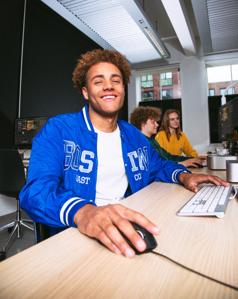 Kom jij het maken en word je een vernieuwende videograaf? 🎥Kom kennismaken met SintLucas tijdens onze open avond op 26 november van 17.00 – 20.00 uur op onze locatie in Boxtel en in Eindhoven. Ga in gesprek met studenten en docenten en ontdek onze mbo-opleidingen. 
#sintlucas