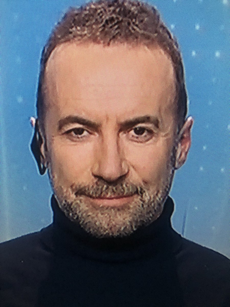 1f6eed3c8c1c4e4's tweet photo. Perché Merdaset continua ad invitare sto scorreggione e dargli continuamente visibilità….. ?!?!? https://t.co/k554igr5vp