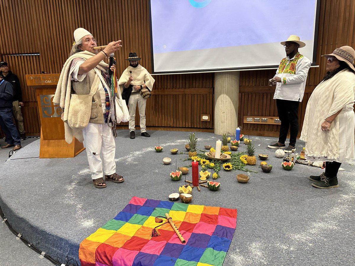 CsiviComunes's tweet image. 📢Hoy, en el marco del 8º aniversario del Acuerdo de Paz, se presentó el informe sobre los avances y desafíos del capítulo étnico por parte de la @IEANPE_ 🤝Hace un año se firmó #PactoCapituloÉtnico para acelerar los 97 indicadores étnicos del #PMI 
#FirmesConElAcuerdo