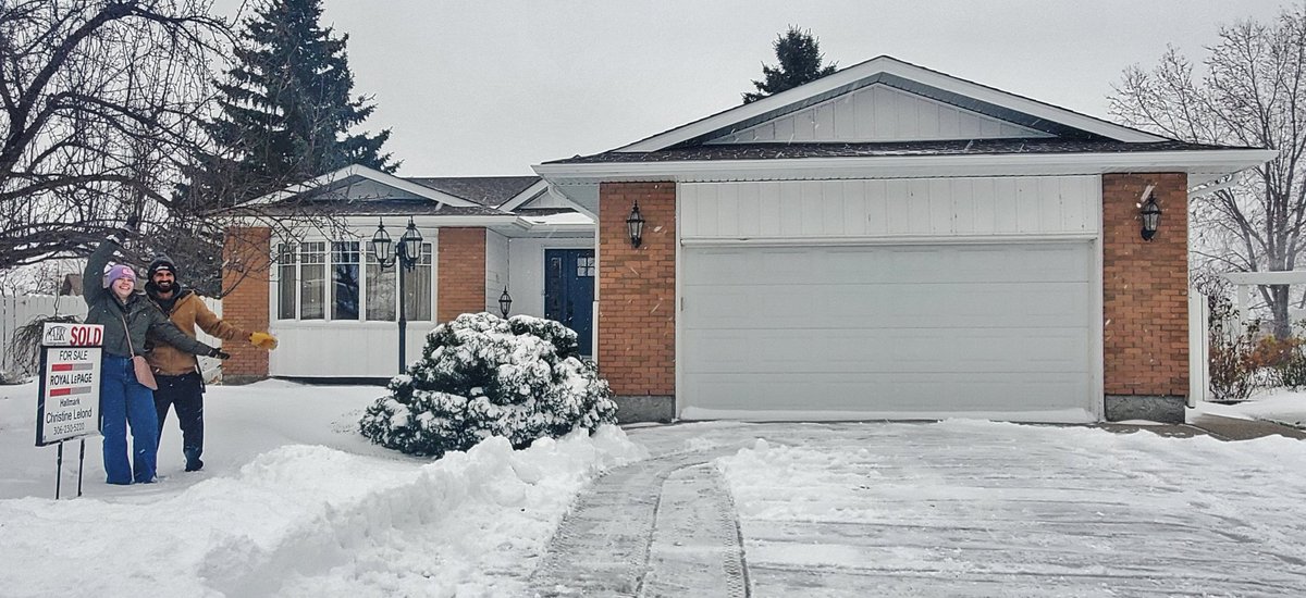 ChristineLelond's tweet image. Congratulations to my newest #VIPclients Sunil &amp;amp; Whitney on your #ABR® purchase  Erindale Home. 

christinelelond.com/blog.html/trus…

#acreditiedbuyerrepresentitive #ABRSOLD #realestatenegotiationexpert #RENE #saskatoonrealestate #erindale #RoyalLePageHallmark #RoyalLePage  #CLRBlog