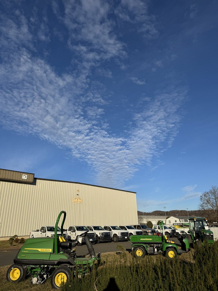 FinchTurf's tweet photo. ✅Wrapping up an awesome day at our New Milford, CT #ServiceWorkshop!
✴️Great seeing so many familiar faces, and meeting many new ones! 🚜🛠️#neverstoplearning #staysharp
➡️Next up, Avon, MA later this week! 💪🏼 https://t.co/1lXyeRFAuW