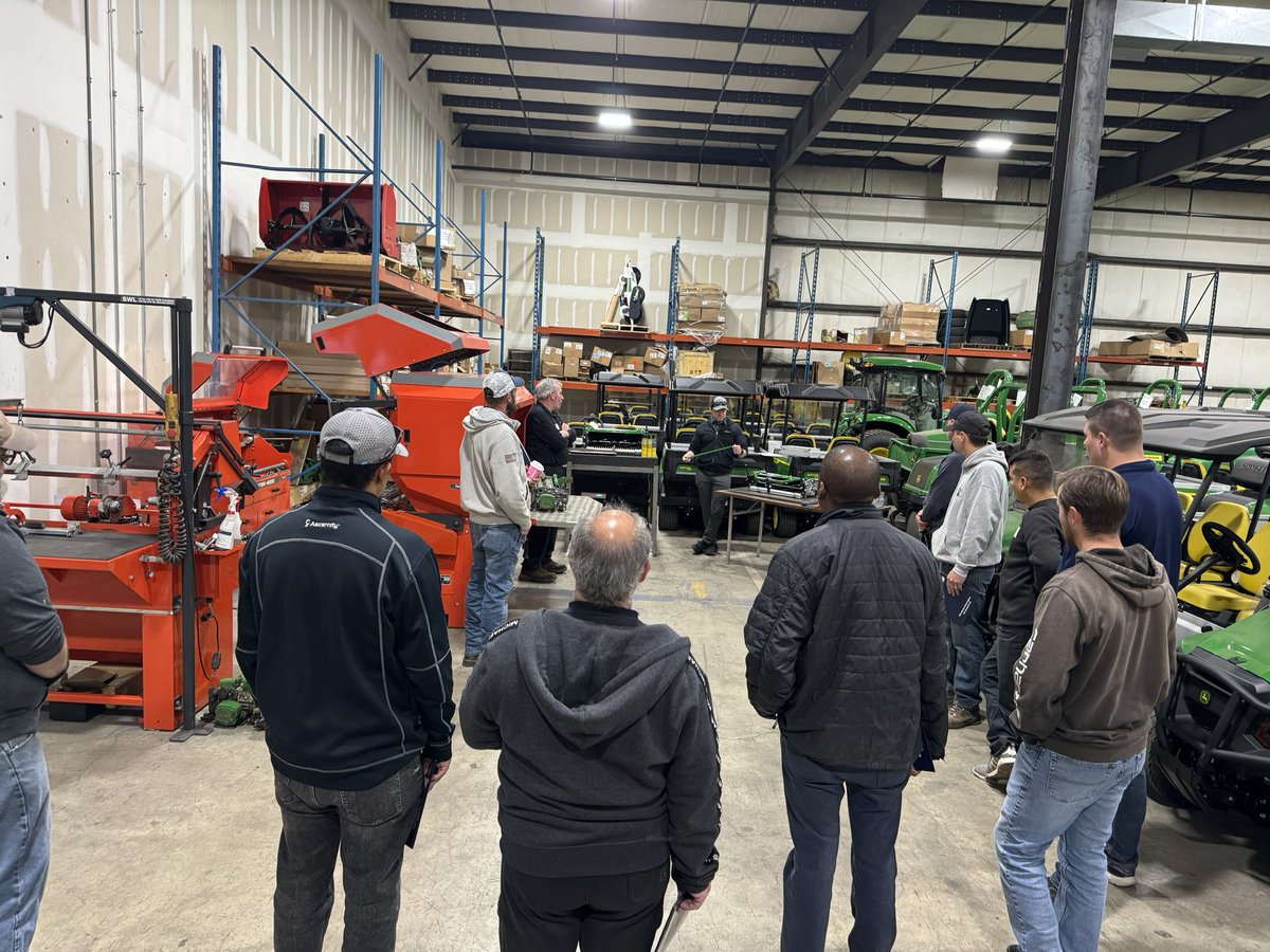 FinchTurf's tweet photo. ✅Wrapping up an awesome day at our New Milford, CT #ServiceWorkshop!
✴️Great seeing so many familiar faces, and meeting many new ones! 🚜🛠️#neverstoplearning #staysharp
➡️Next up, Avon, MA later this week! 💪🏼 https://t.co/1lXyeRFAuW